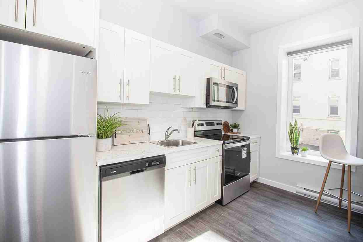 753 Wolseley Avenue - Photo 7 of 18