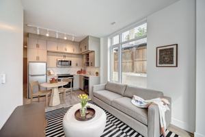 featured image of 415 Duke St W