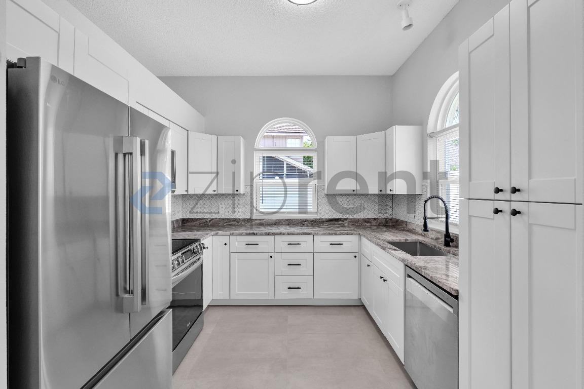 10636 Satinwood Cir - Photo 7 of 25