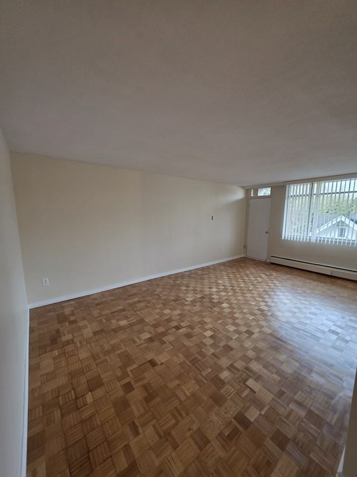 225 Royal Avenue - Photo 2 of 9