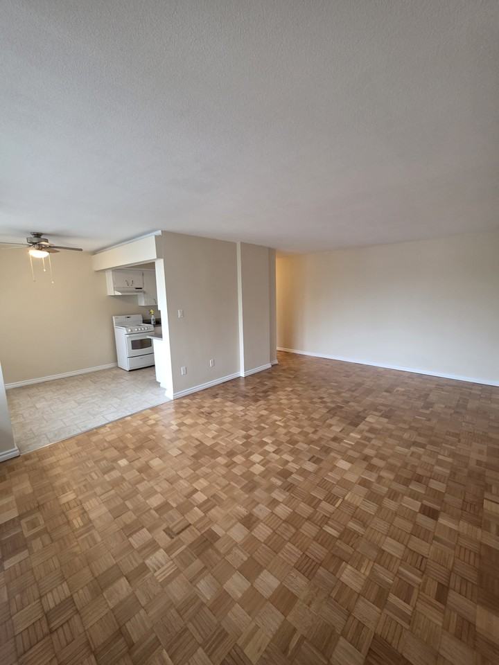 225 Royal Avenue - Photo 5 of 9