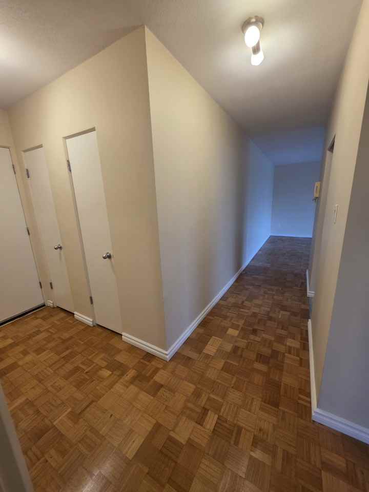 225 Royal Avenue - Photo 7 of 9