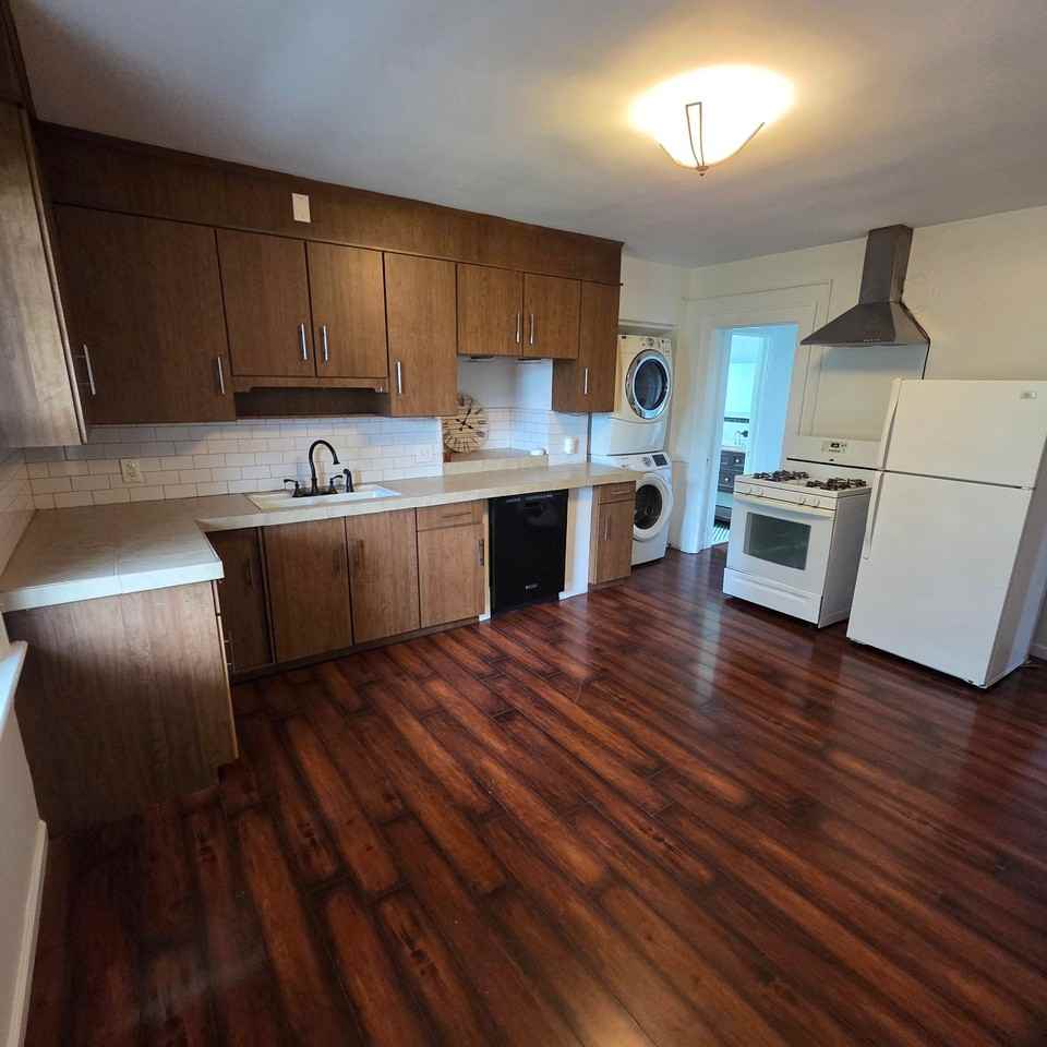 129 Howard Ave #3rdFL - Photo 4 of 14