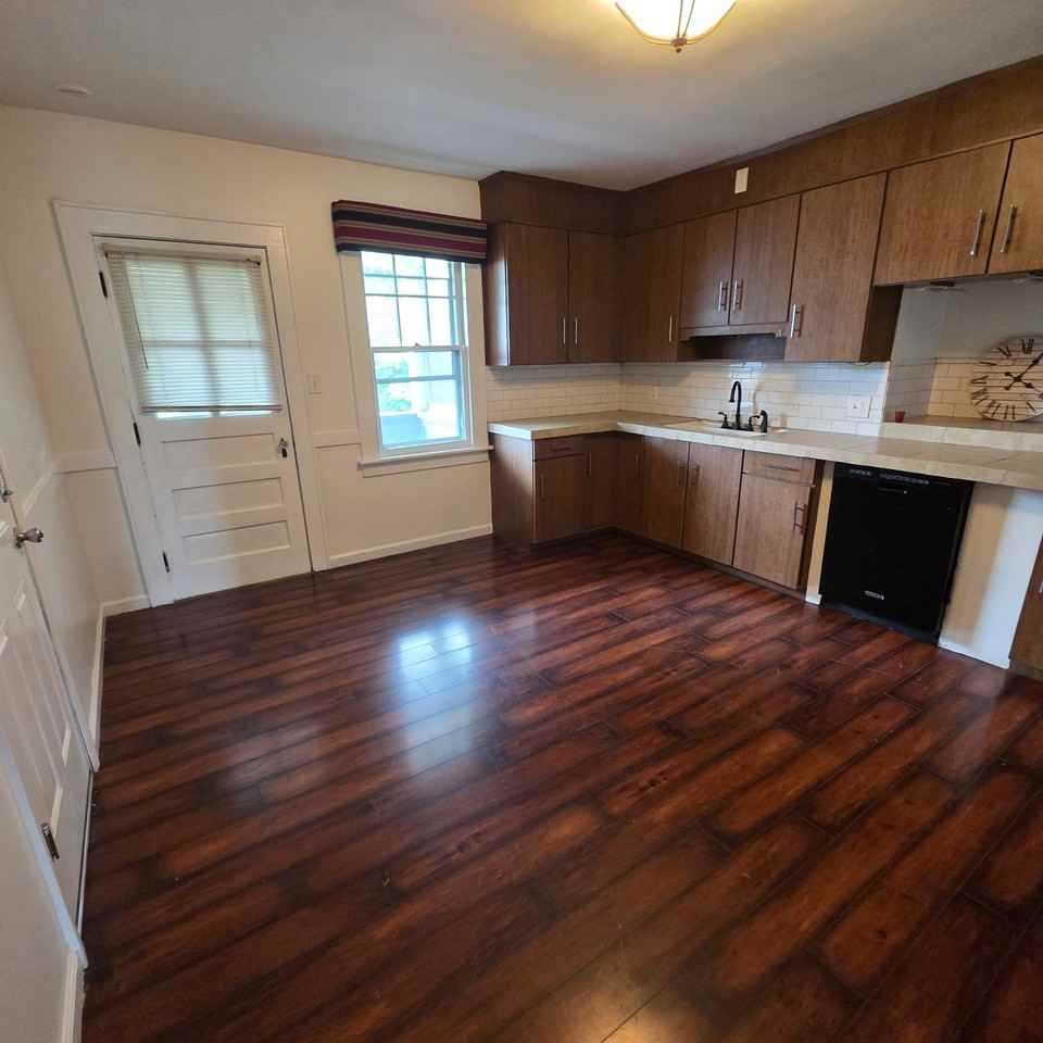 129 Howard Ave #3rdFL - Photo 5 of 14