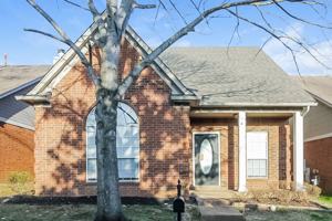featured image of 600 Ashley Glen Cir W