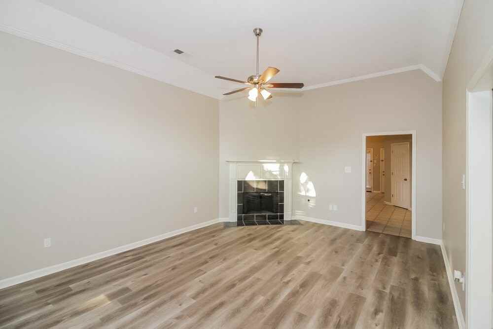 600 Ashley Glen Cir W - Photo 6 of 20