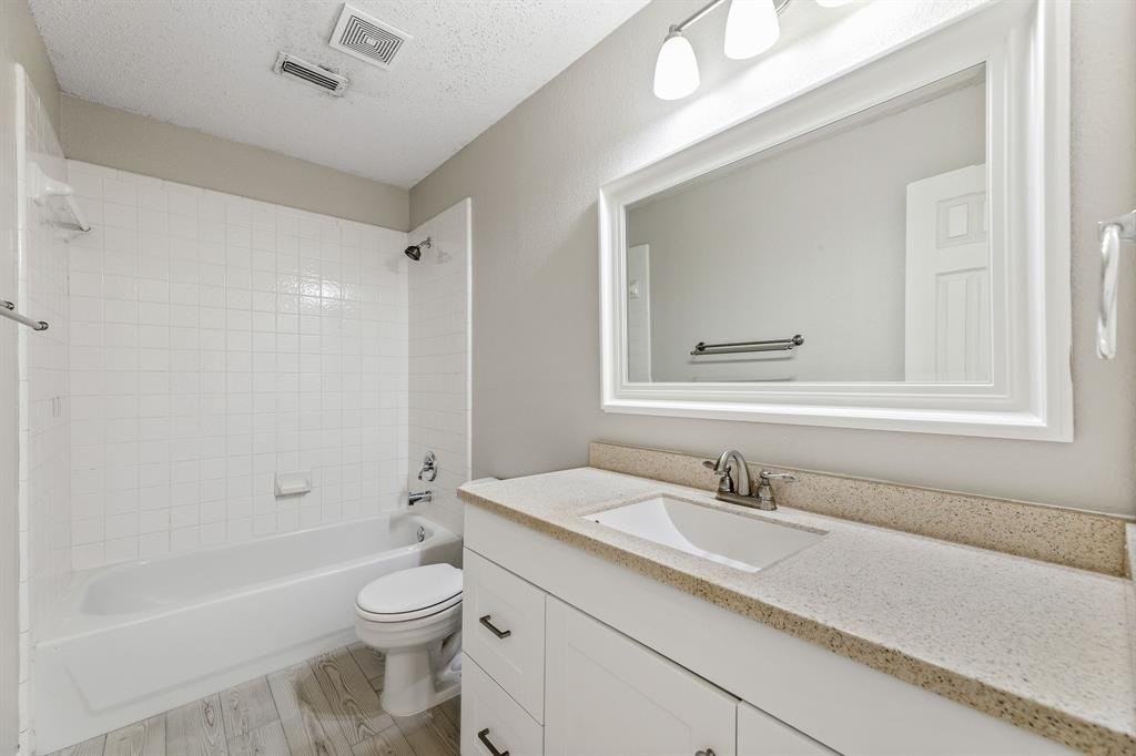 1917 Bridgewater Dr - Photo 2 of 15