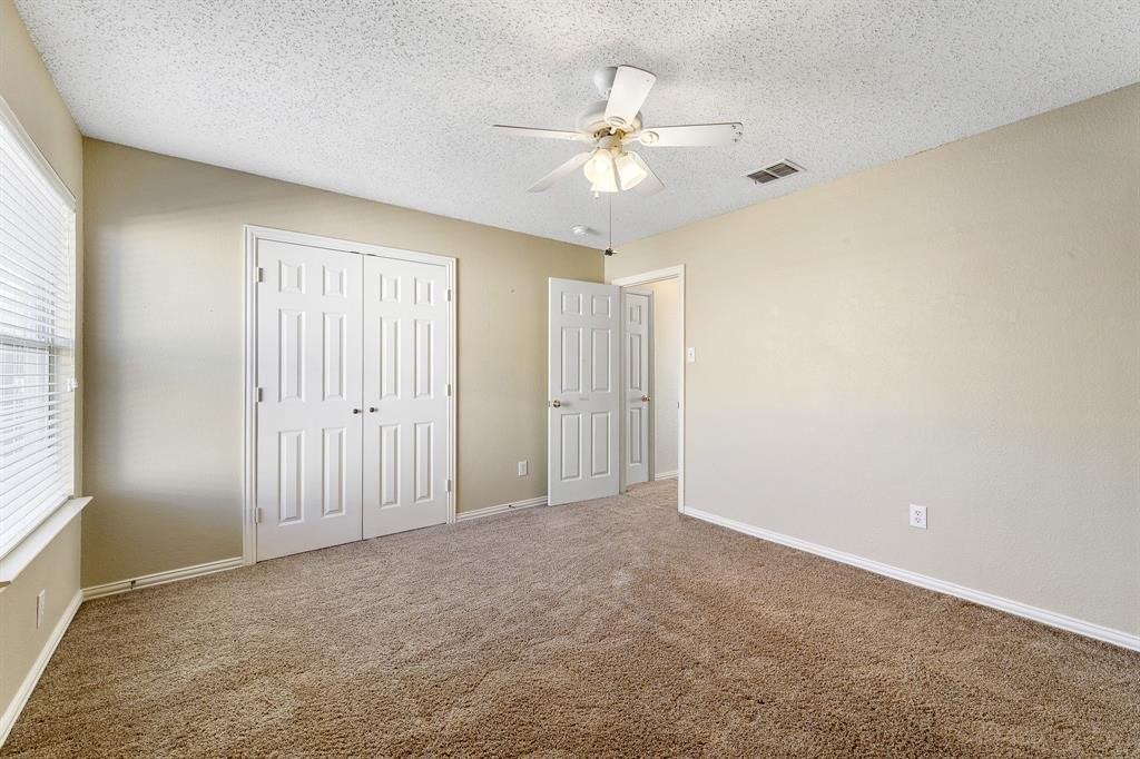1917 Bridgewater Dr - Photo 3 of 15