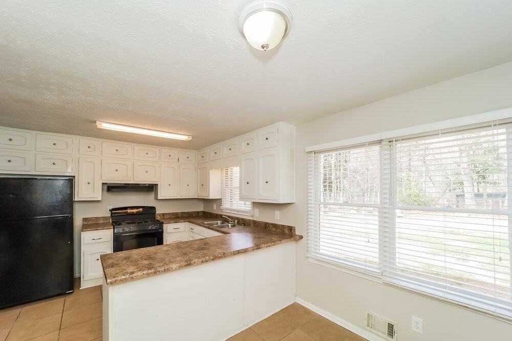 970 Kathryn Ct - Photo 5 of 25