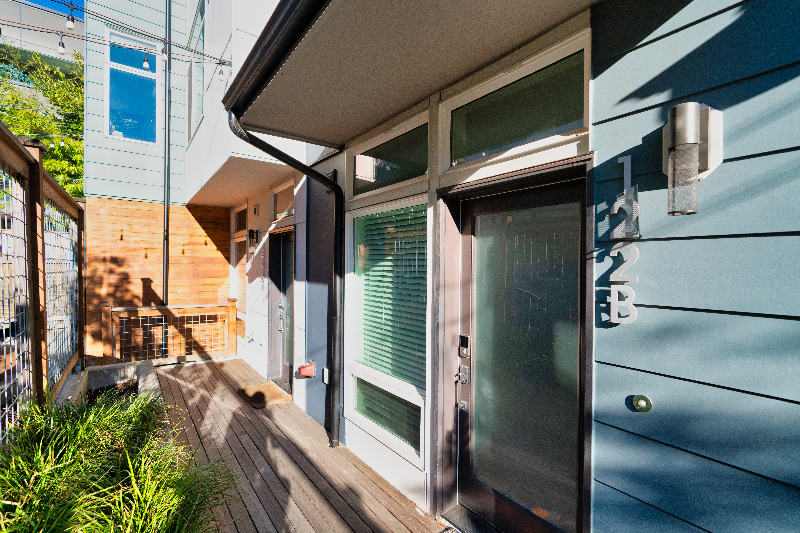 122 20th Ave E Apt B - Photo 3 of 31