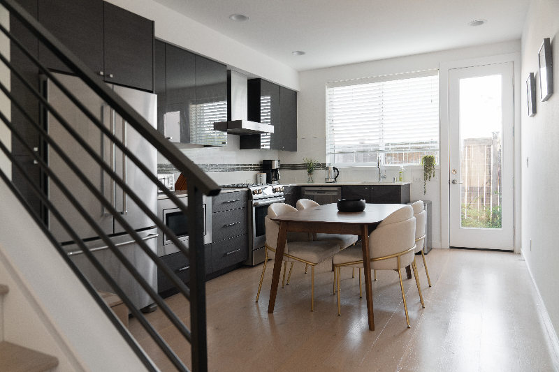 122 20th Ave E Apt B - Photo 6 of 31