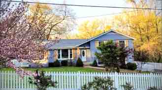 202 Edgewater Dr - Photo 1 of 1