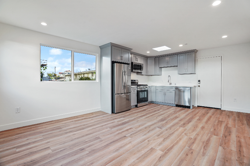 5185 W 20th St - Photo 2 of 14