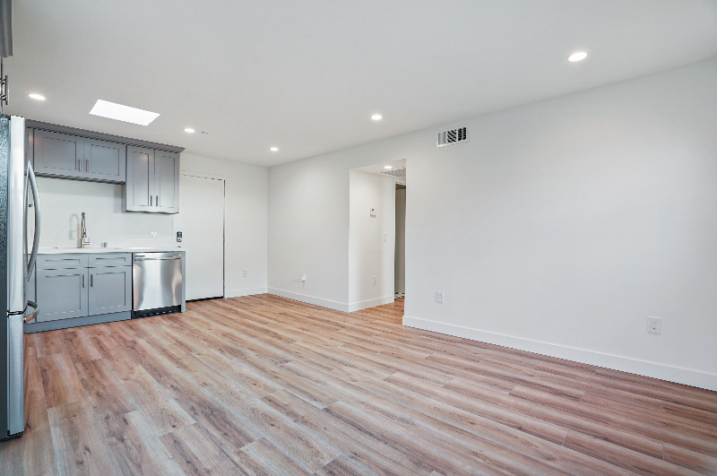 5185 W 20th St - Photo 3 of 14