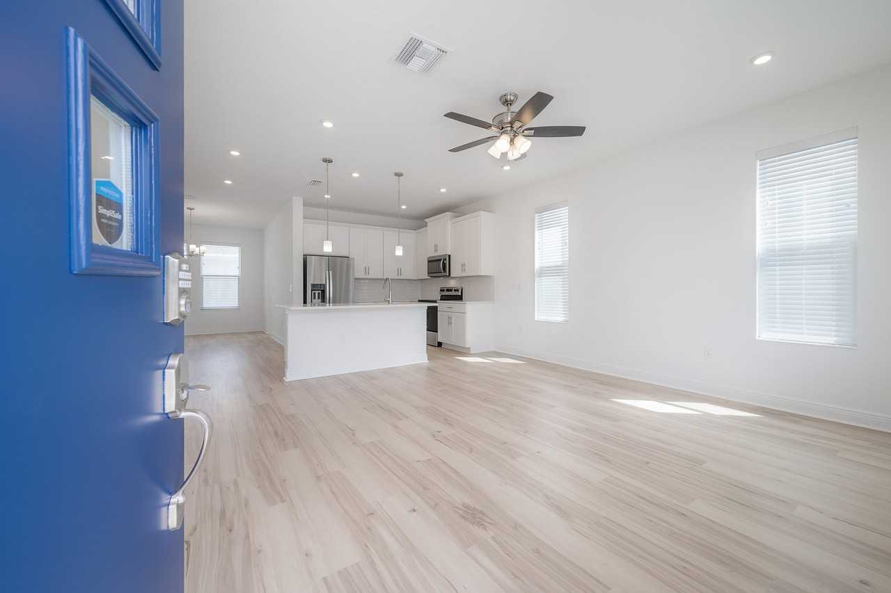 2703 W Fig St #1 - Photo 4 of 20