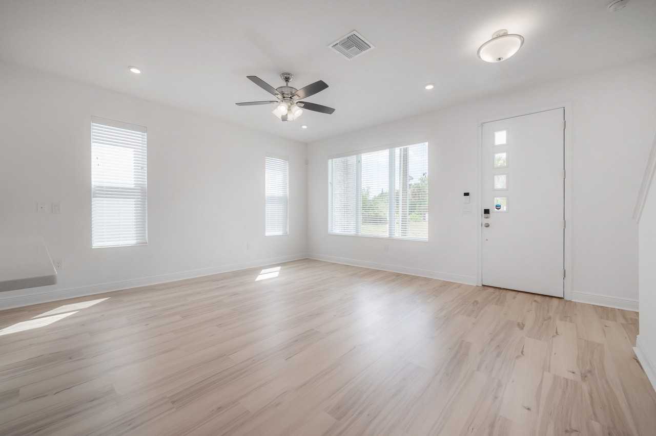 2703 W Fig St #1 - Photo 5 of 20