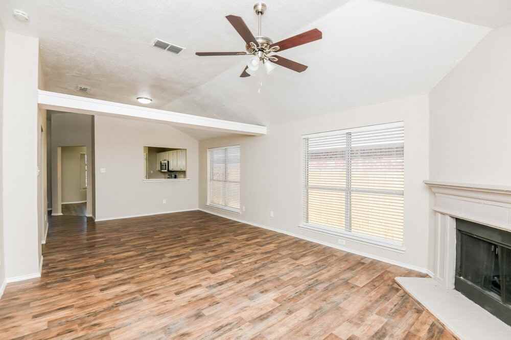 10217 Cypress Hills Dr - Photo 3 of 16