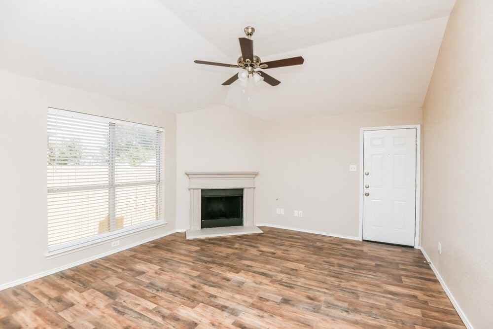 10217 Cypress Hills Dr - Photo 5 of 16