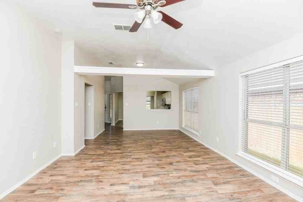 10217 Cypress Hills Dr - Photo 6 of 16