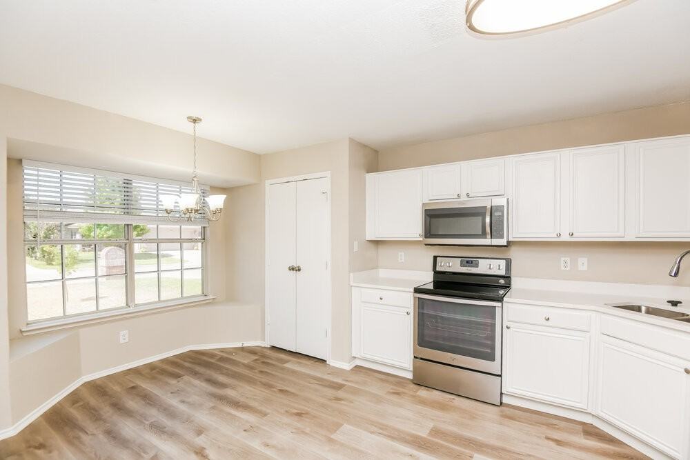 10217 Cypress Hills Dr - Photo 7 of 16