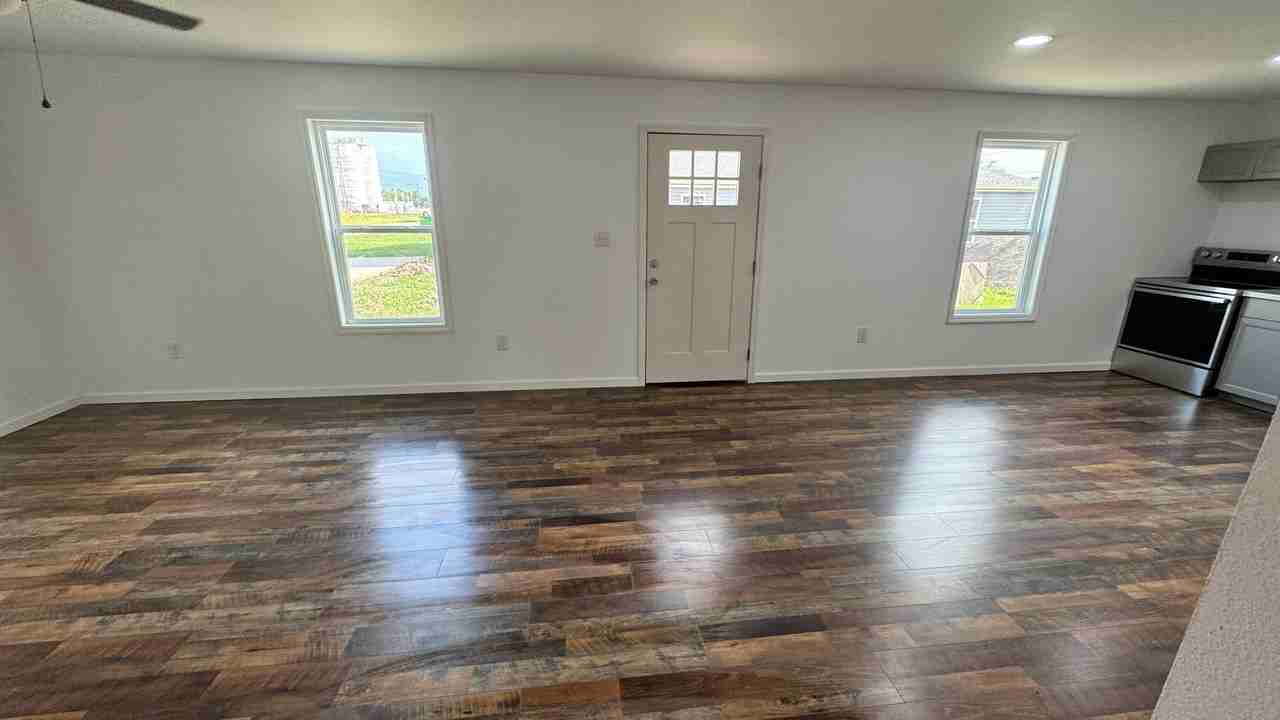 225 N Frisco St #B - Photo 2 of 12