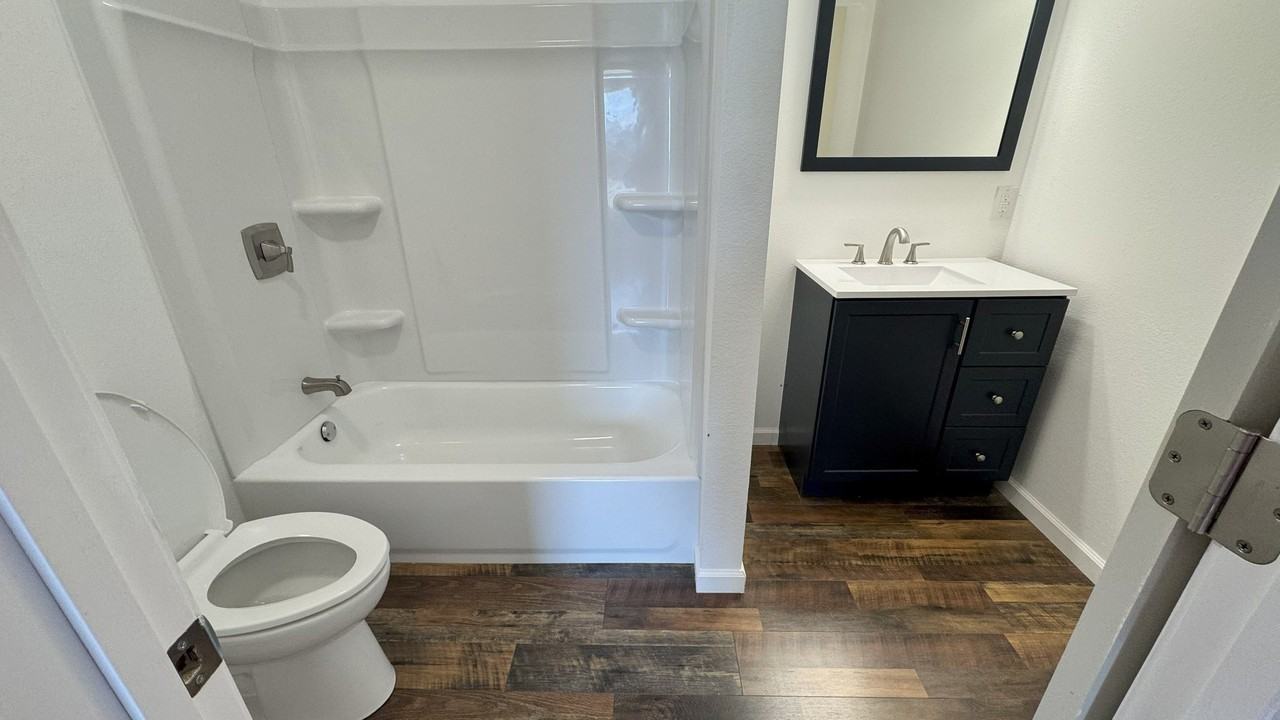 225 N Frisco St #B - Photo 7 of 12