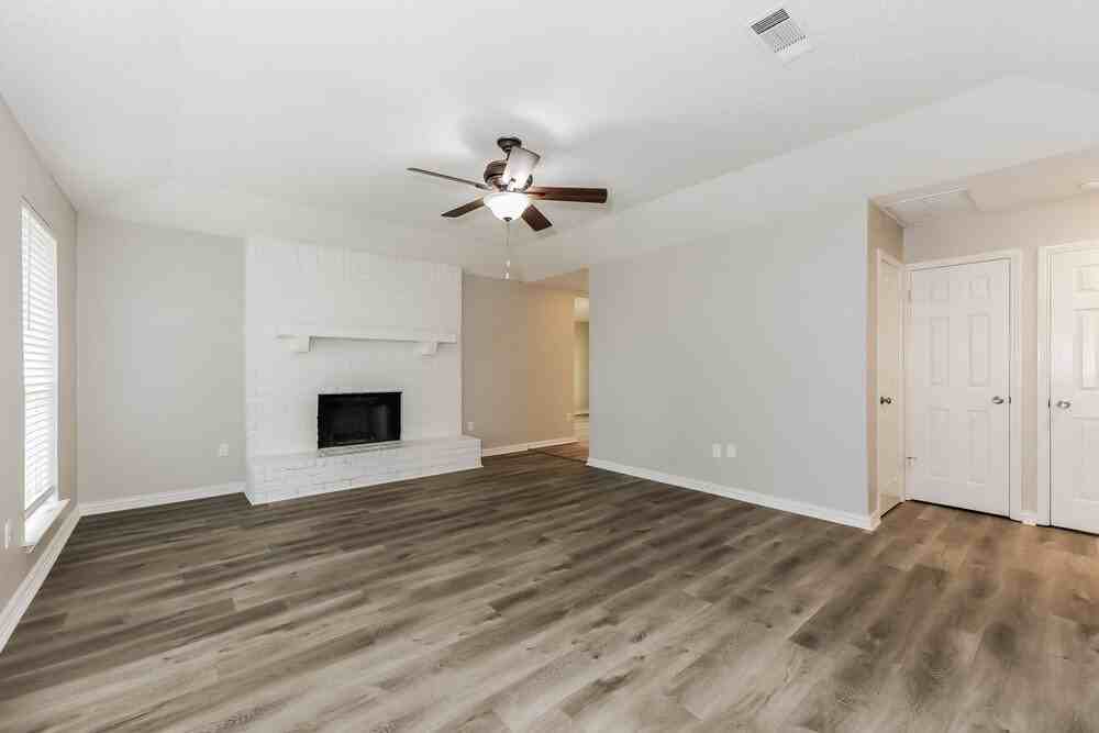 6003 Cool Springs Dr - Photo 4 of 16