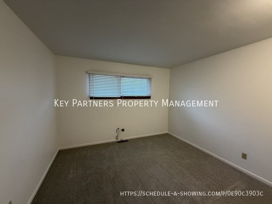 6524 W 51st St - Photo 6 of 10