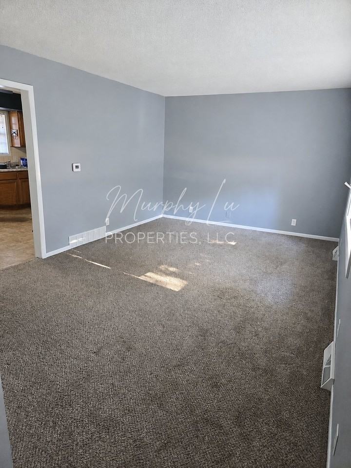 1601 Tamara Dr - Photo 5 of 20