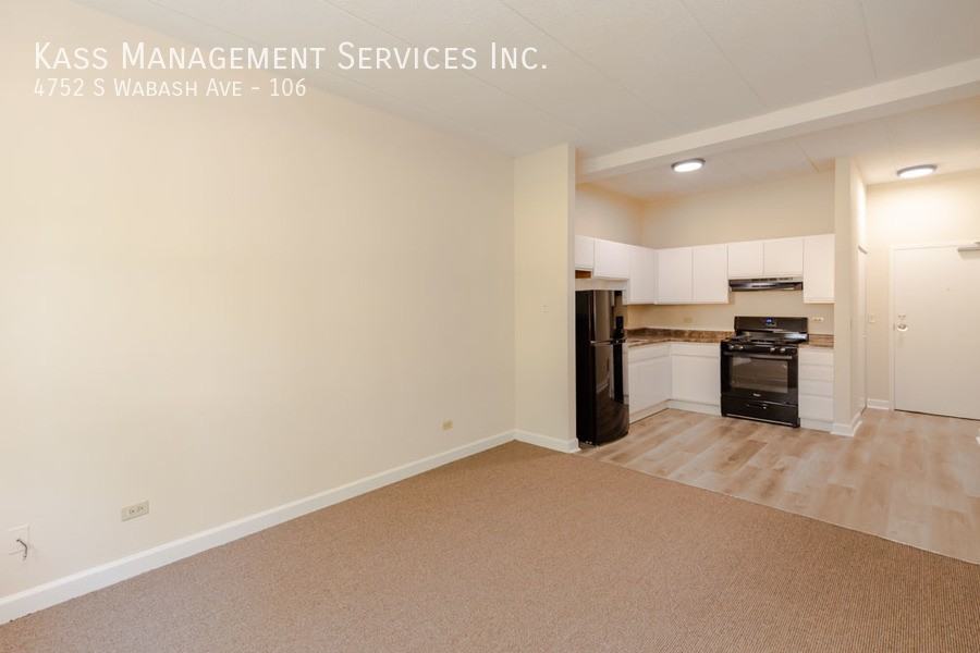 4752 S Wabash Ave #106 - Photo 2 of 9