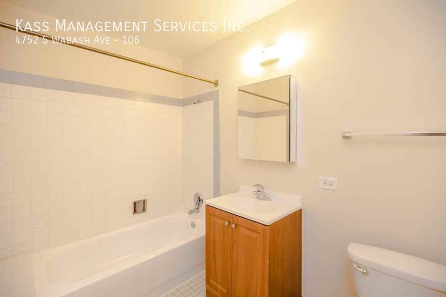 4752 S Wabash Ave #106 - Photo 5 of 9