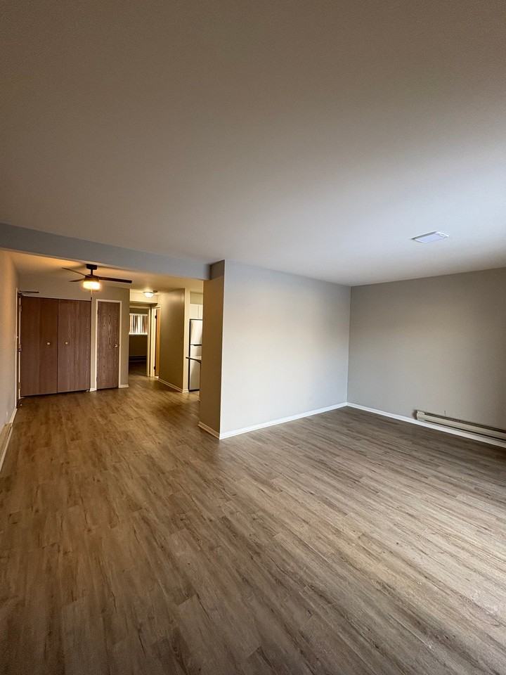 1348 N Geneva Dr #1B - Photo 3 of 11