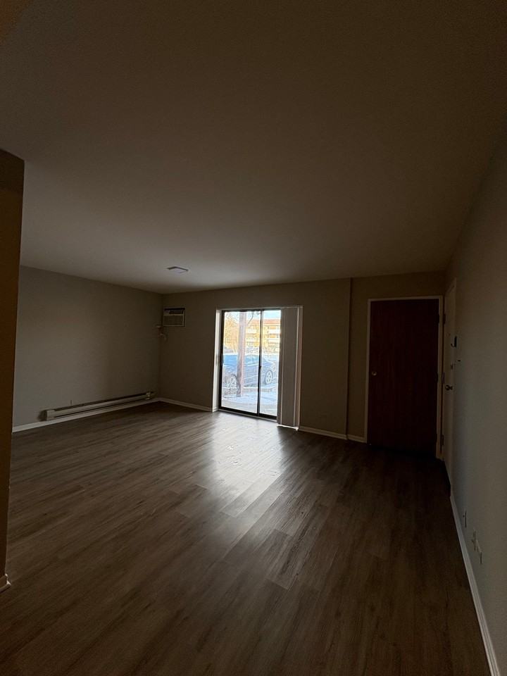 1348 N Geneva Dr #1B - Photo 4 of 11