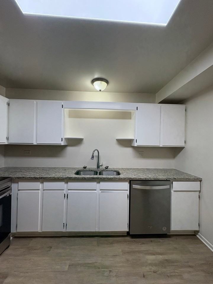 1348 N Geneva Dr #1B - Photo 6 of 11