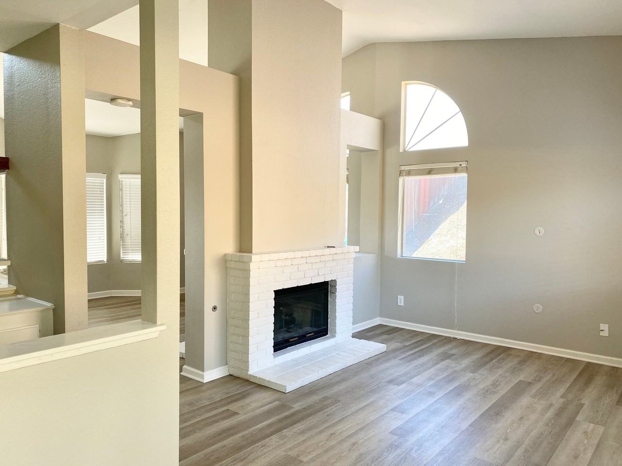 1335 Darwin Dr - Photo 4 of 23