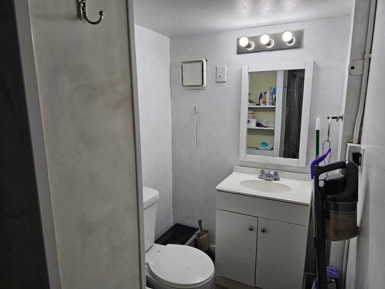 653 S 69th St #A - Photo 5 of 7