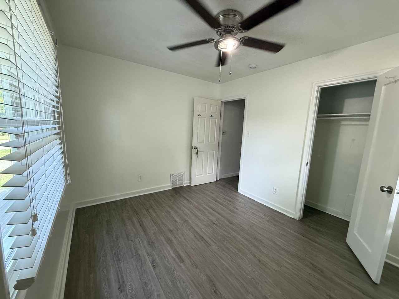 726 E Logan Ave #A - Photo 2 of 4