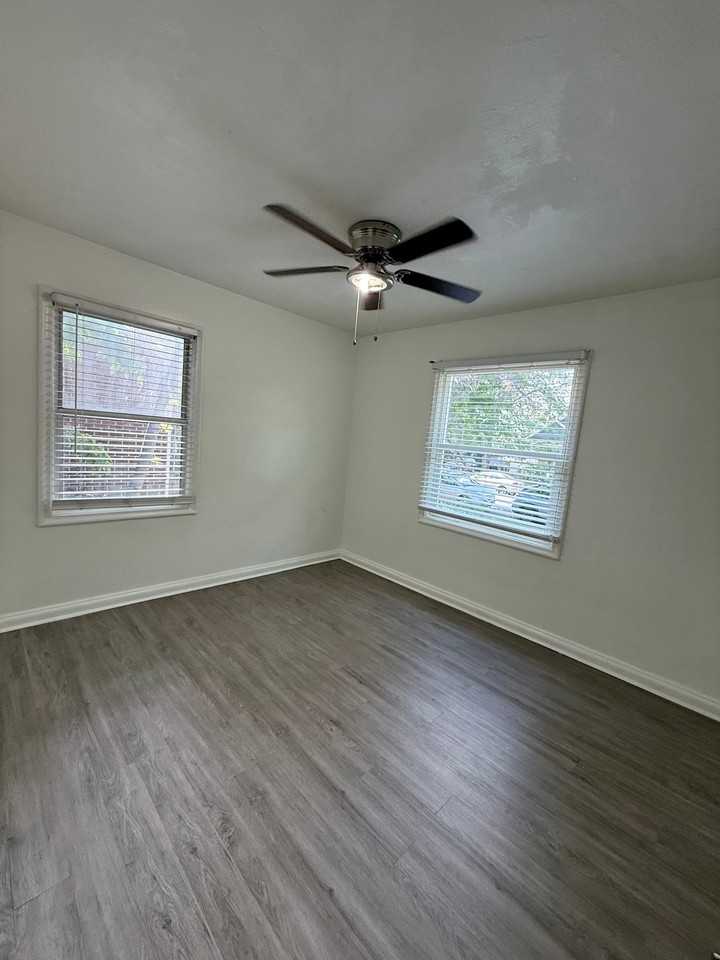726 E Logan Ave #A - Photo 3 of 4