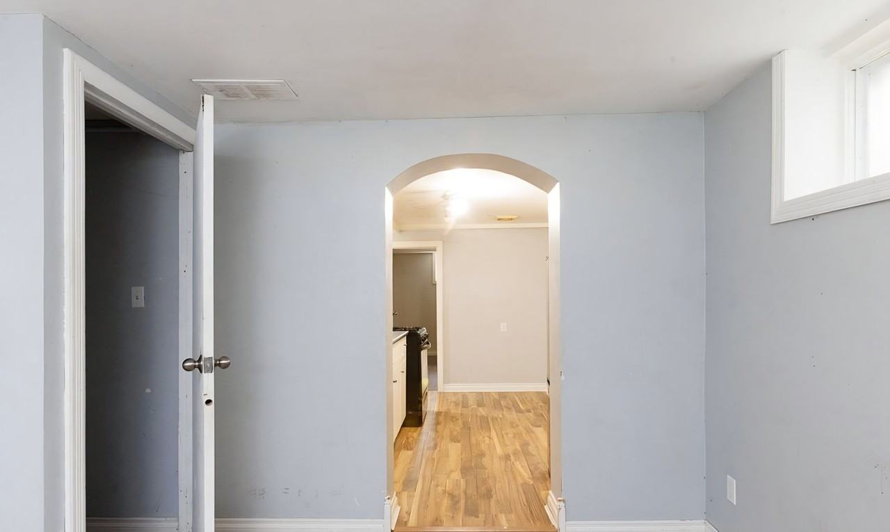1185 Albany Street - Photo 4 of 10