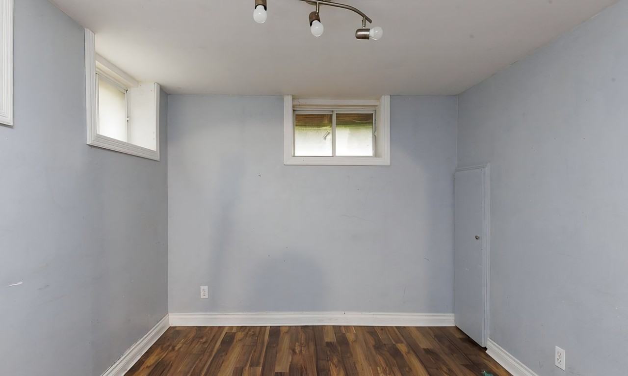 1185 Albany Street - Photo 3 of 10