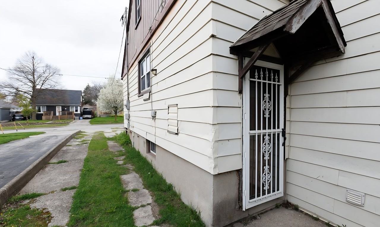 1185 Albany Street - Photo 2 of 10