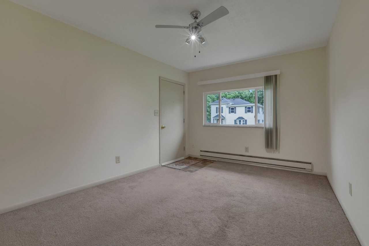 81 W North St #E - Photo 2 of 16