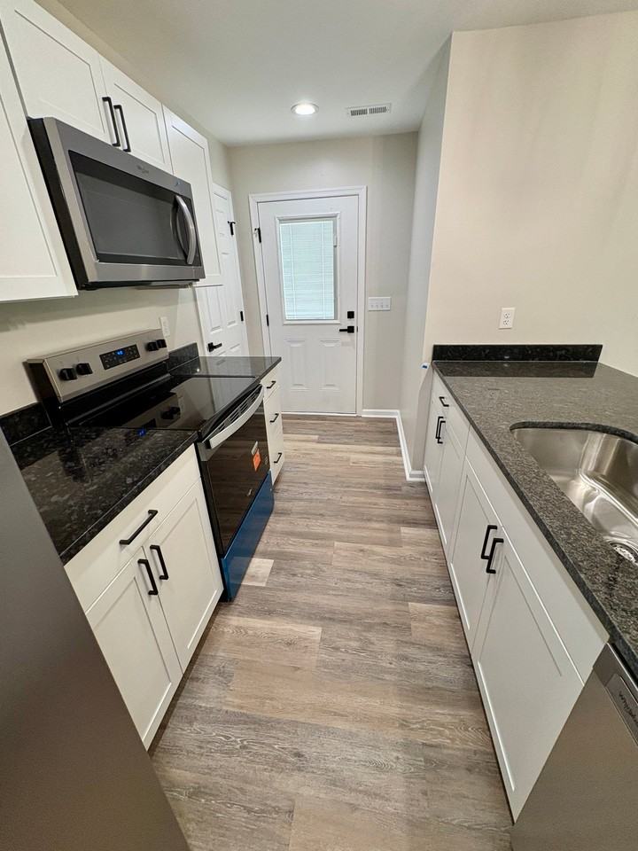 1008 8th St - Photo 4 of 19