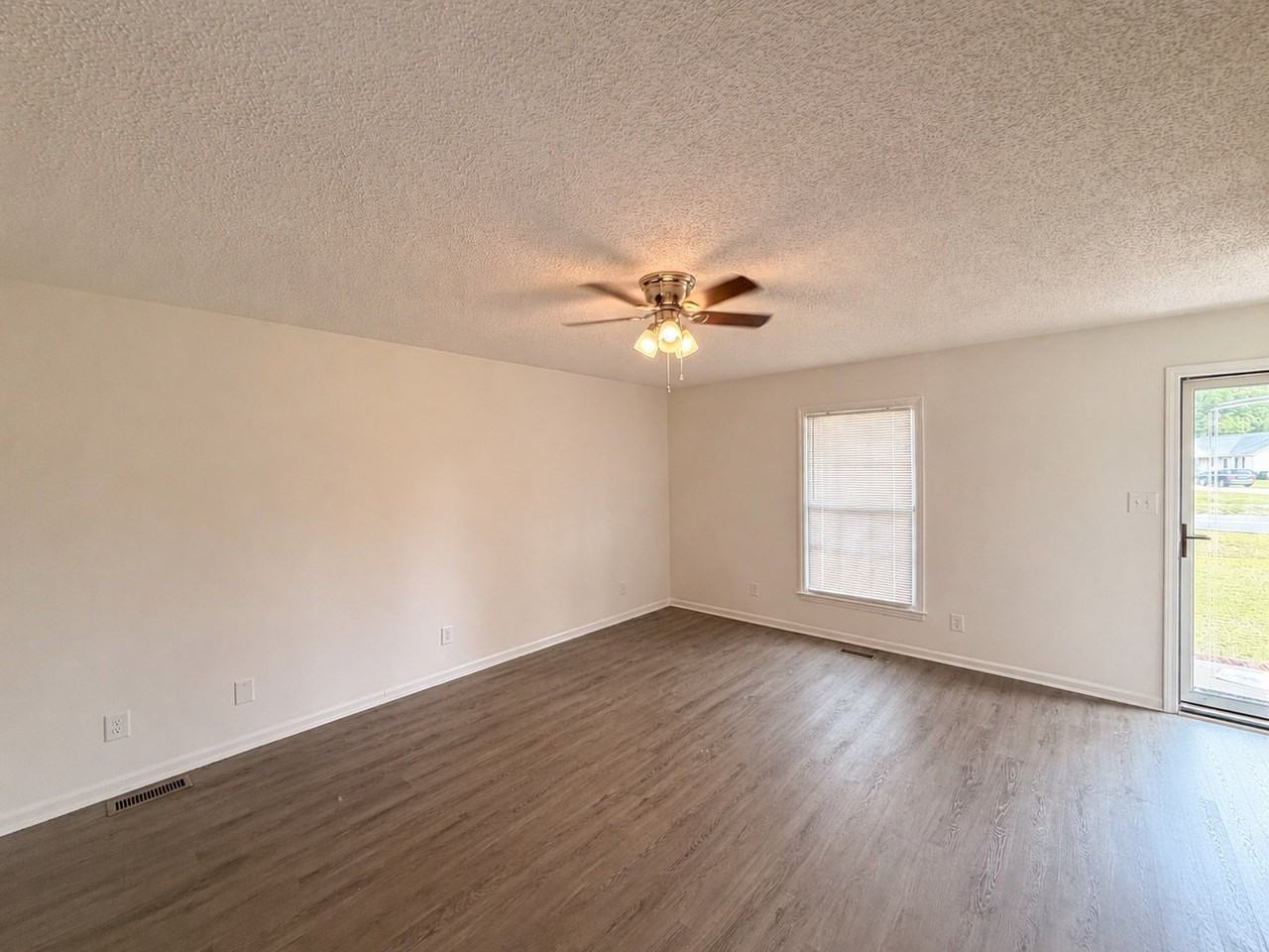 406 W Hooks River Rd Apt D #D - Photo 5 of 11