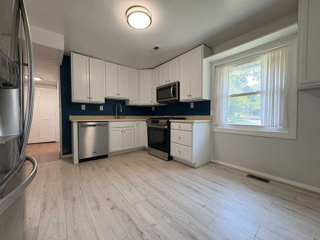 12905 Atlantic Ave - Photo 3 of 28