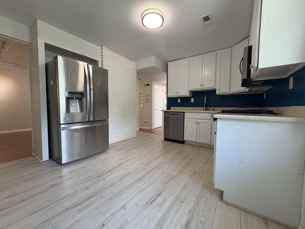 12905 Atlantic Ave - Photo 4 of 28