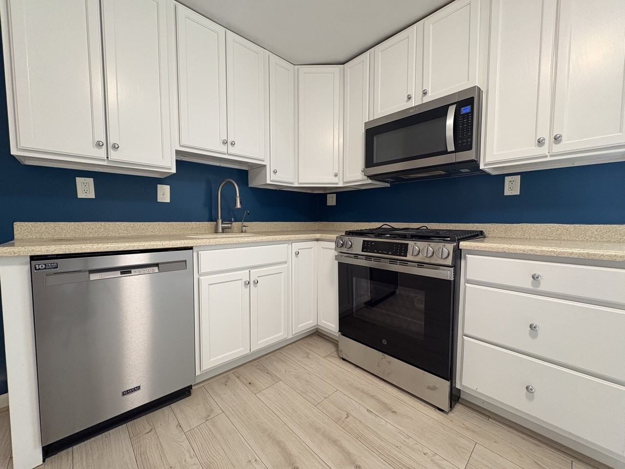 12905 Atlantic Ave - Photo 6 of 28