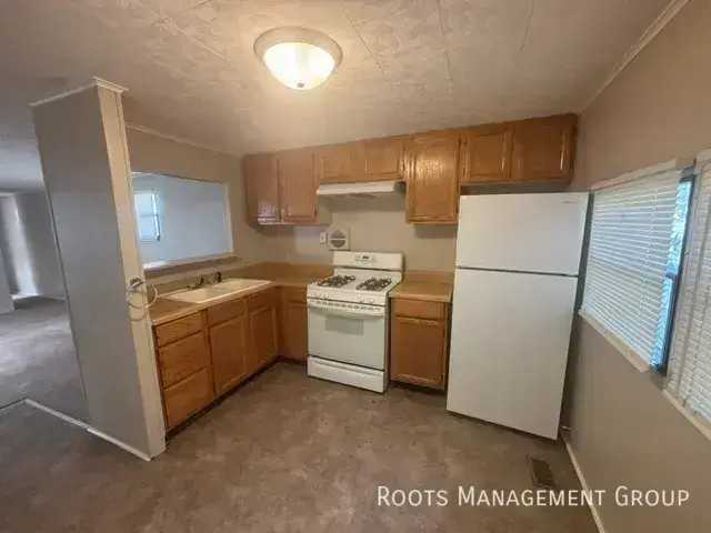1105 W Inverness Dr - Photo 2 of 10