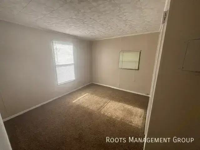 1105 W Inverness Dr - Photo 3 of 10