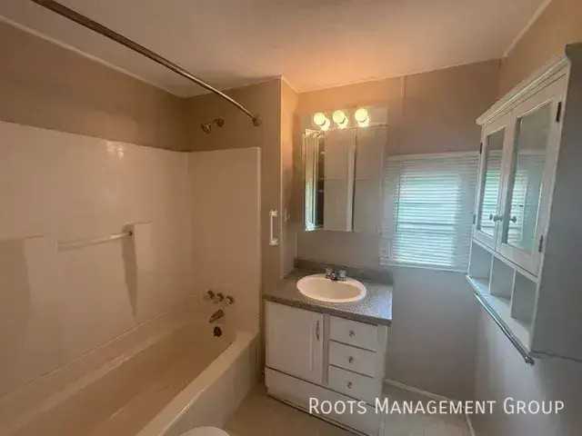 1105 W Inverness Dr - Photo 5 of 10